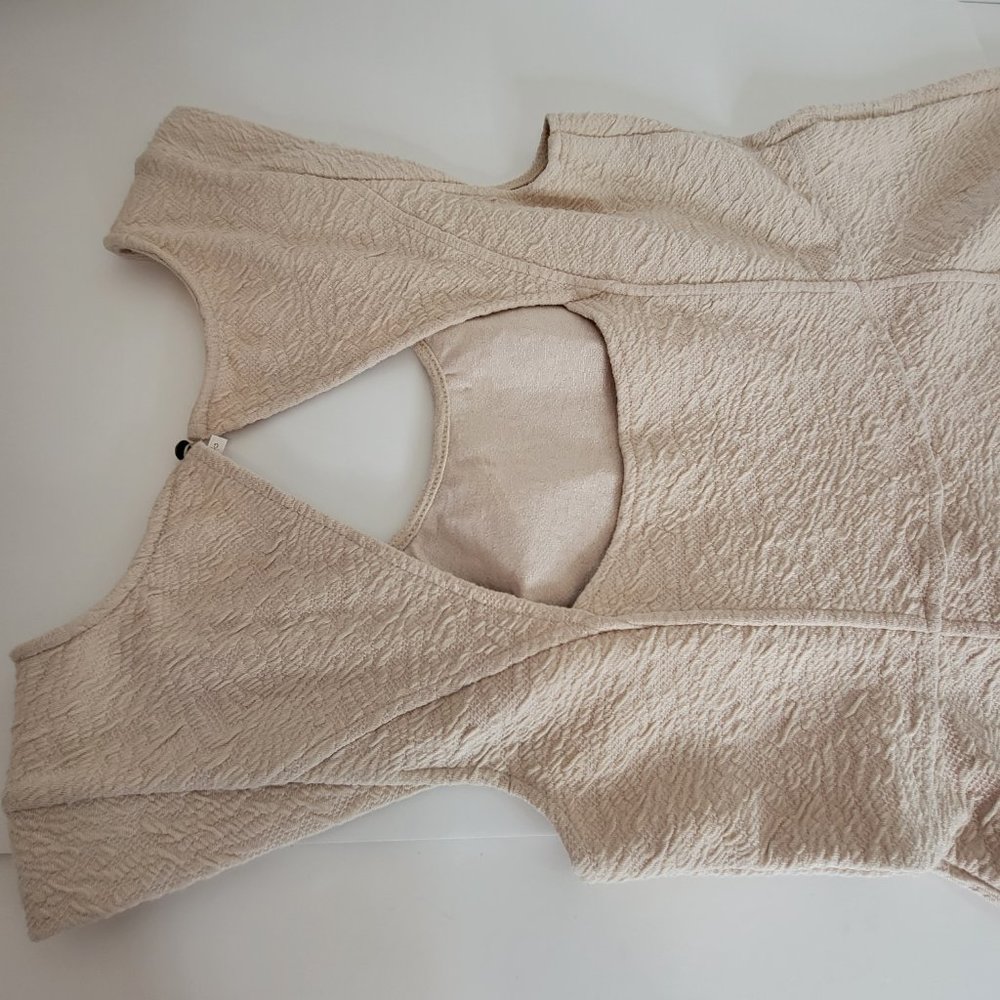 Free People Aplique Detail Beige Cap Sleeve Peplum Top, Size L - Picture 10 of 11